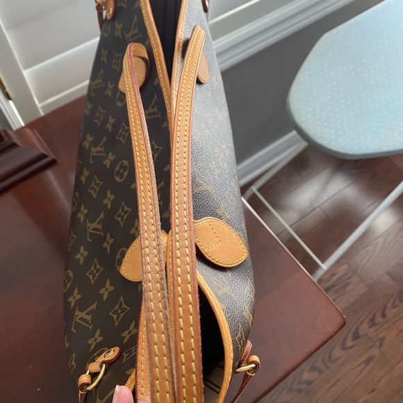 SOLD Louis Vuitton Neverfull MM with Pouch - Picture 7 of 14